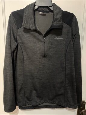 Columbia Woman’s Quarter-Zip Pullover - Charcoal/Black
